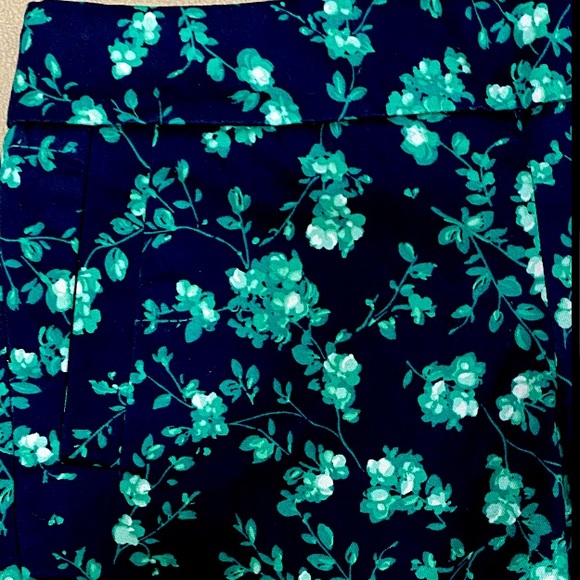 J. Crew NWOT Navy Blue & Green Floral Stretch Zip Up Shorts - Picture 6 of 16